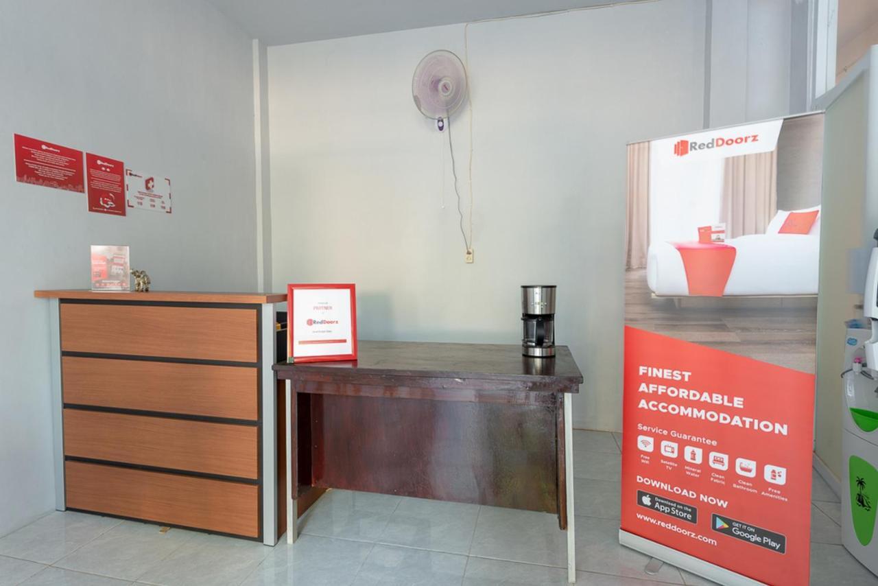 RedDoorz Plus Syariah @ Raya Nginden 2 Surabaya Bagian luar foto