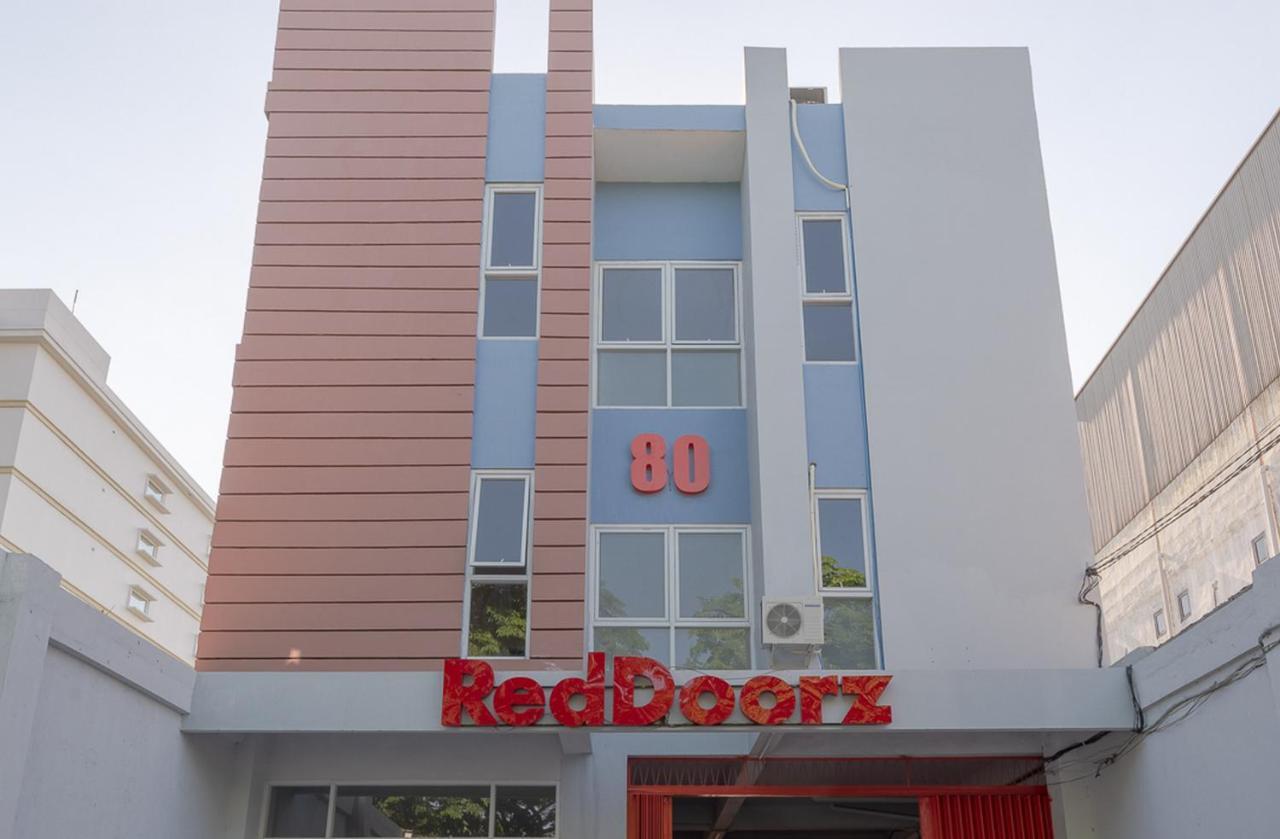 RedDoorz Plus Syariah @ Raya Nginden 2 Surabaya Bagian luar foto